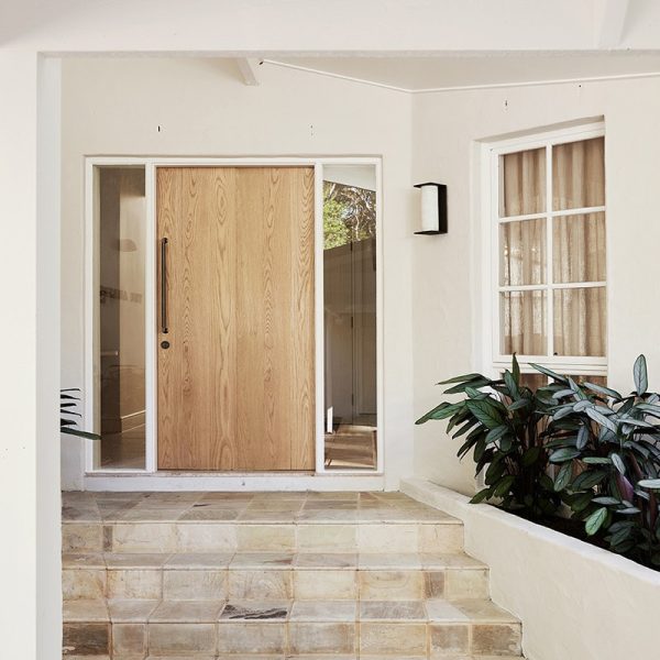 Entrance way of The Ambers showing Corinthian Door